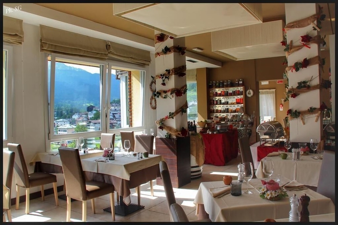 Imagen del bar/restaurante del Hotel TH Cadore - Hotel Antelao. Foto 3