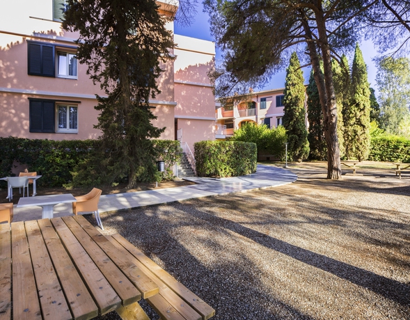 Imagen de los exteriores del Hotel TH Lacona. Foto 11