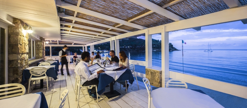 Imagen del bar/restaurante del Hotel TH Lacona. Foto 3