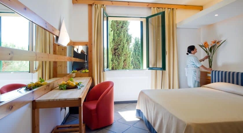 Imagen de la habitación del Hotel TH Lacona. Foto 7