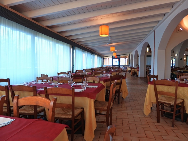 Imagen del bar/restaurante del Hotel TH Le Castella - Baia degli Dei Village. Foto 4