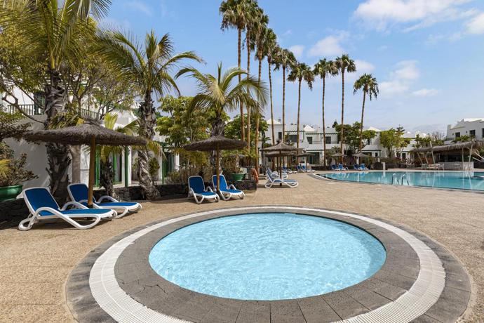 Imagen de la piscina del Hotel THB Royal. Foto 12