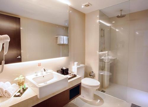Imagen de la habitación del Hotel THE ALANA SURABAYA. Foto 4