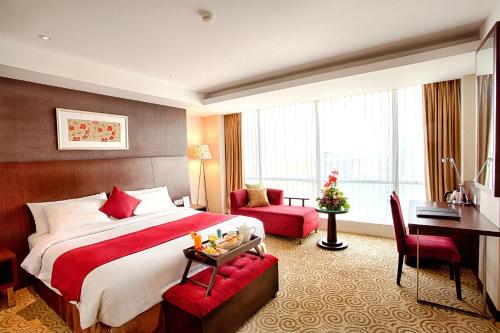 Imagen de la habitación del Hotel THE ALANA SURABAYA. Foto 5