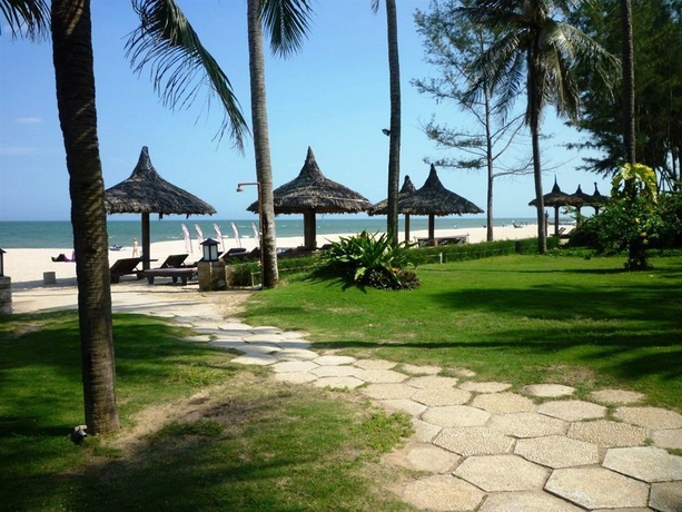 Imagen de los exteriores del Hotel THE BEACH RESORT. Foto 8