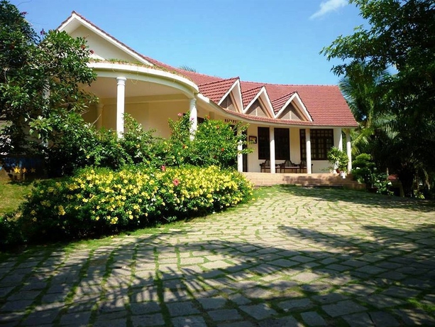 Imagen de los exteriores del Hotel THE BEACH RESORT. Foto 9