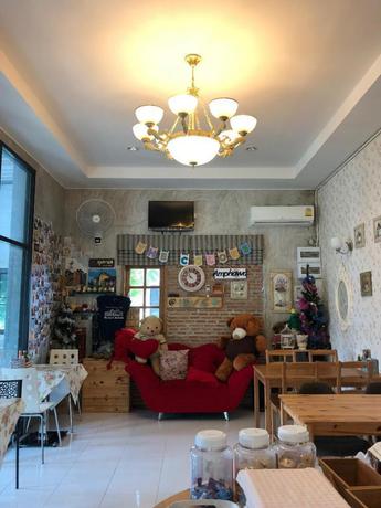 Imagen del bar/restaurante del Hotel THE COLOR RESORT AMPHAWA. Foto 6