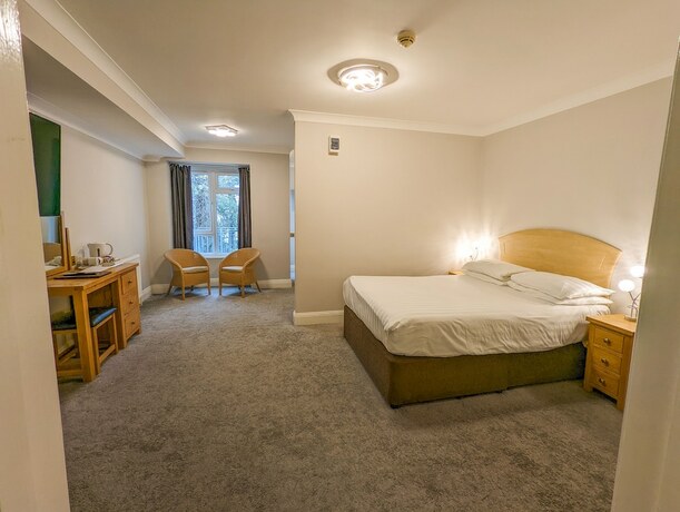 Imagen general del Hotel THE GROVE HOTEL. Foto 3