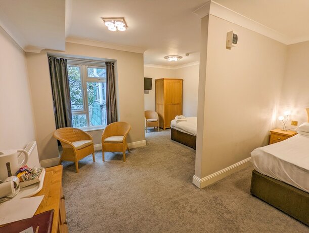 Imagen general del Hotel THE GROVE HOTEL. Foto 10
