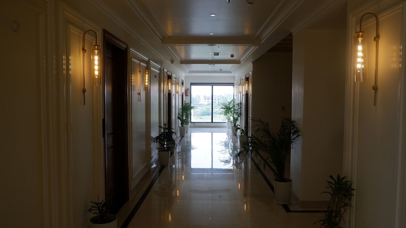 Imagen de los interiores del Hotel THE HOLY AWADH HOTEL. Foto 14