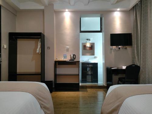 Imagen de la habitación del Hotel THE HOTEL EZRI. Foto 18