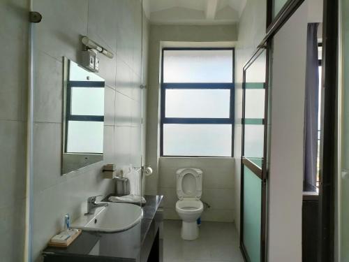 Imagen de la habitación del Hotel THE HOTEL EZRI. Foto 19