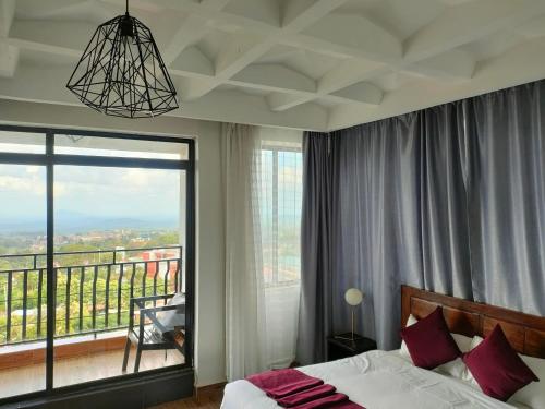 Imagen general del Hotel THE HOTEL EZRI. Foto 11