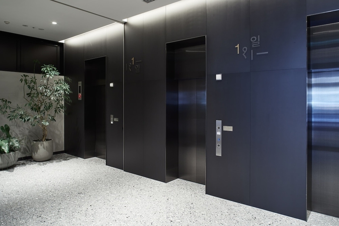 Imagen de los interiores del Hotel THE KNOT Hiroshima. Foto 14