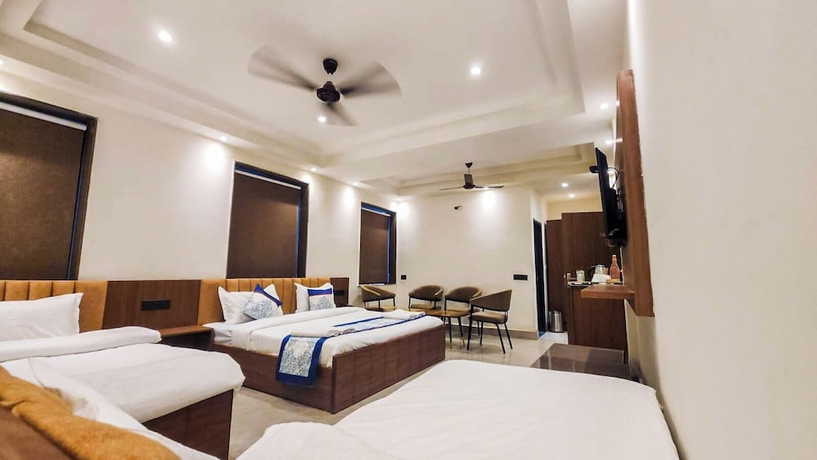 Imagen de la habitación del Hotel THE MAJESTIC GRAND. Foto 6