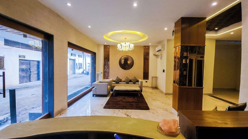 Imagen de los interiores del Hotel THE MAJESTIC GRAND. Foto 16
