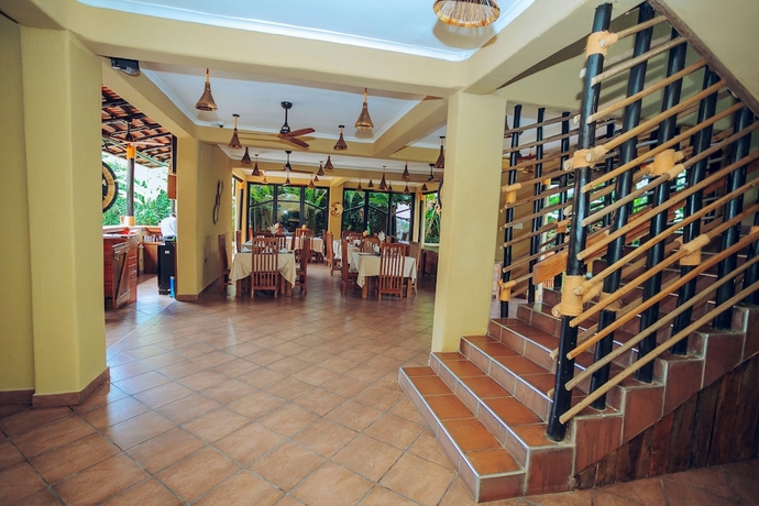 Imagen del bar/restaurante del Hotel THE MARIDADI HOTEL. Foto 4