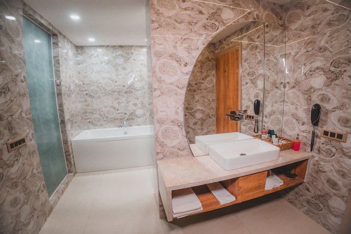 Imagen de la habitación del Hotel THE MIRANA. Foto 7