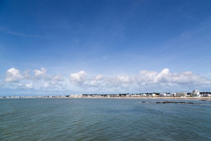 Imagen de los exteriores del Hotel THE ORIGINALS CITY ANAIADE. Foto 16