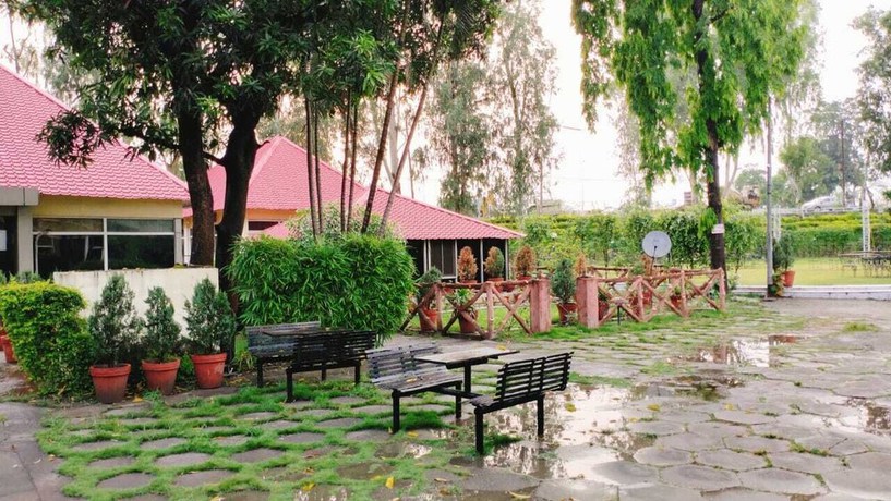 Imagen general del Hotel THE PALMS RESORT, Dehradun. Foto 4