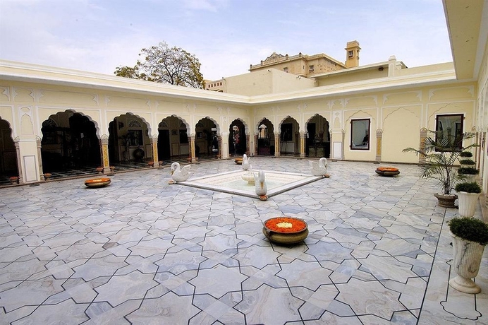 Imagen de los exteriores del Hotel THE RAJ PALACE. Foto 11