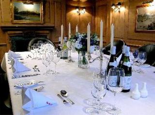 Imagen de los interiores del Hotel THE RED LION, Adderbury. Foto 6