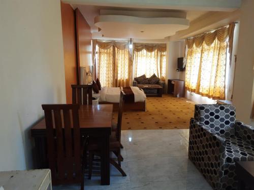Imagen de la habitación del Hotel THE ROYAL GRAND, Manali. Foto 20