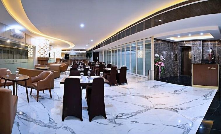 Imagen del bar/restaurante del Hotel THE SATO HOTEL. Foto 5