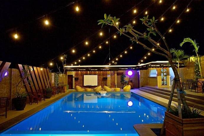 Imagen de la piscina del Hotel THE SATO HOTEL. Foto 20