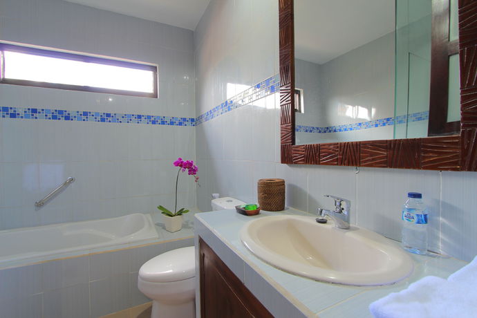 Imagen de la habitación del Hotel THE SESARI JIMBARAN. Foto 5