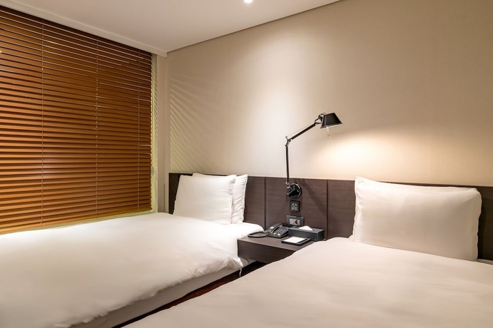 Imagen de la habitación del Hotel THE SKY HOTEL. Foto 3