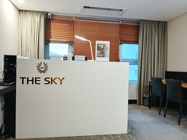 Imagen de los interiores del Hotel THE SKY HOTEL. Foto 16