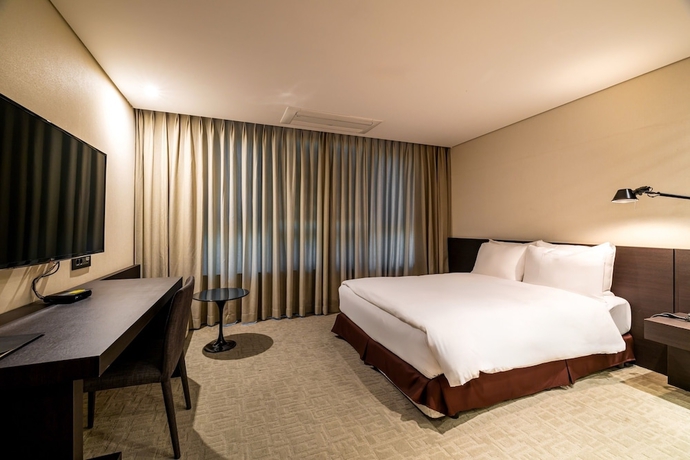 Imagen de la habitación del Hotel THE SKY HOTEL. Foto 9