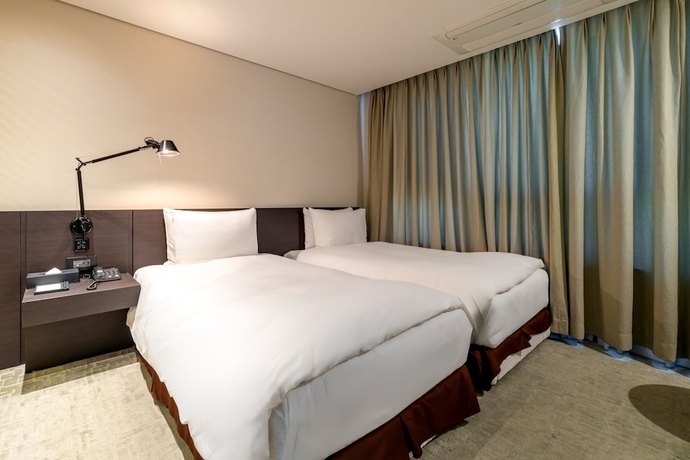 Imagen de la habitación del Hotel THE SKY HOTEL. Foto 11