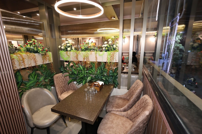 Imagen del bar/restaurante del Hotel THE SRM CRYSTAL. Foto 5