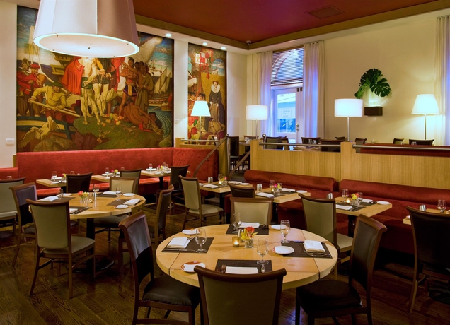 Imagen del bar/restaurante del Hotel THE WARWICK NEW YORK HOTEL. Foto 5