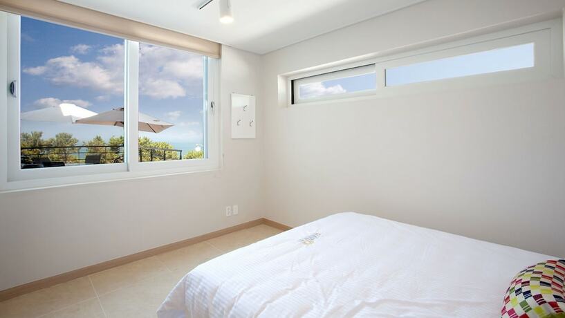 Imagen de la habitación del Hotel THEMARINE poolvillaandspa. Foto 4