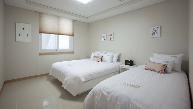 Imagen de la habitación del Hotel THEMARINE poolvillaandspa. Foto 5