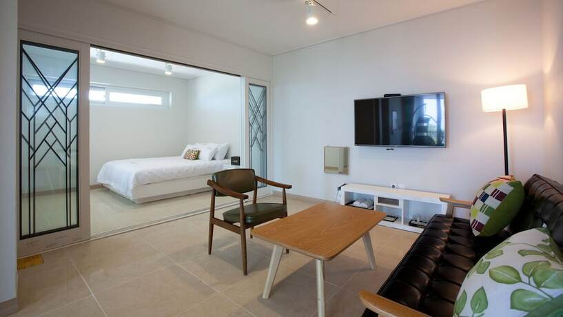 Imagen de la habitación del Hotel THEMARINE poolvillaandspa. Foto 10