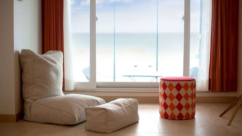 Imagen de la habitación del Hotel THEMARINE poolvillaandspa. Foto 14