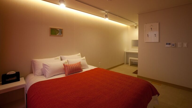 Imagen de la habitación del Hotel THEMARINE poolvillaandspa. Foto 19