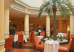 Imagen del bar/restaurante del Hotel THISTLE KENS. PARK. Foto 5