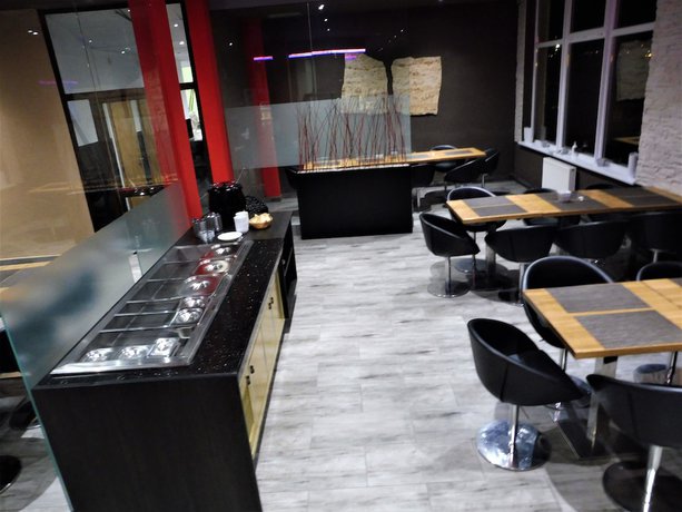 Imagen del bar/restaurante del Hotel TIF hotel and restaurant. Foto 3