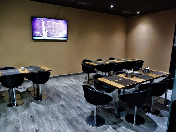 Imagen del bar/restaurante del Hotel TIF hotel and restaurant. Foto 4