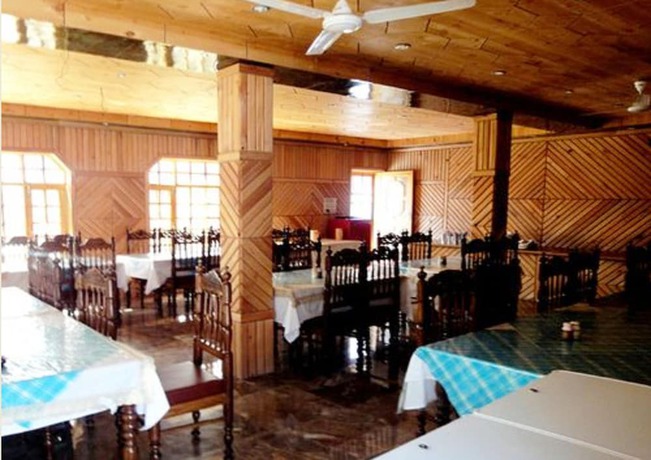 Imagen del bar/restaurante del Hotel TIH Caravan Sarai. Foto 9