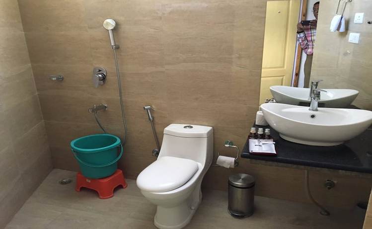 Imagen de la habitación del Hotel TIH Chonjor Residency. Foto 9