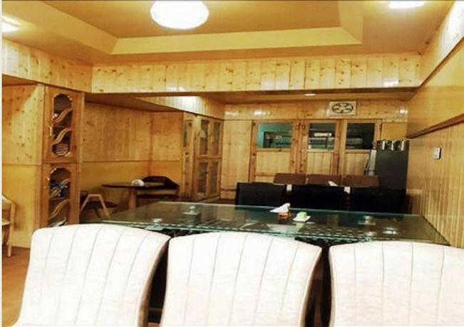 Imagen del bar/restaurante del Hotel TIH City Palace. Foto 4