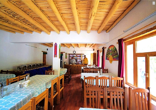 Imagen de los interiores del Hotel TIH Desert Oasis Camp - Hunder. Foto 18