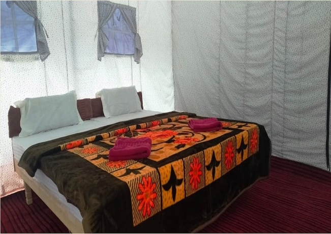 Imagen de la habitación del Hotel TIH Julley World Camp. Foto 13