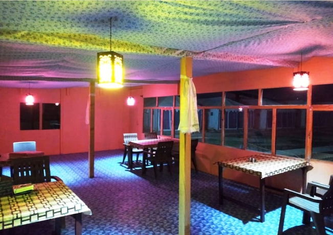 Imagen del bar/restaurante del Hotel TIH Julley World Camp. Foto 3